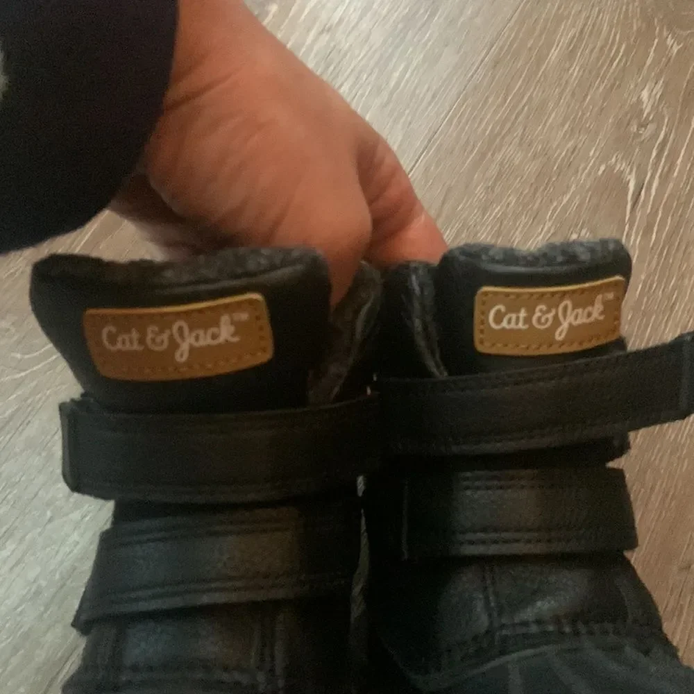 Cat & Jack winter boot size 5 preloved❤️